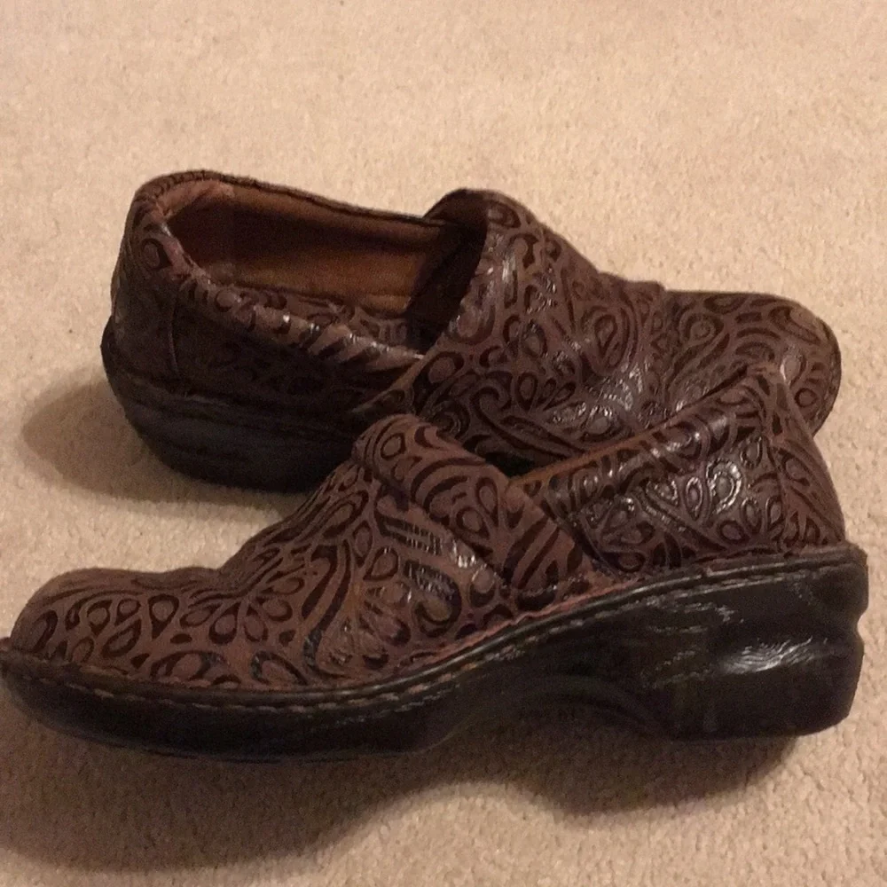 b.o.c. Brown Embossed Shoes - Picture 5 of 15